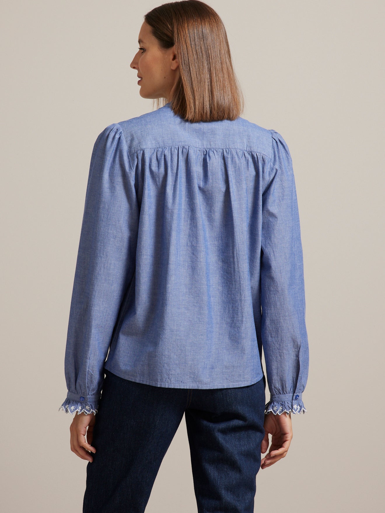 Chemise chambray femme volant brodé