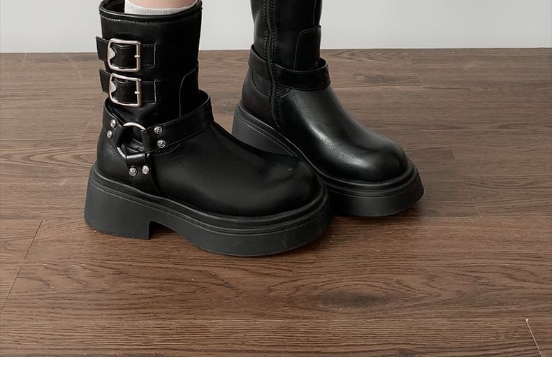 Queen Zoo - Platform Plain Buckled Short Boots