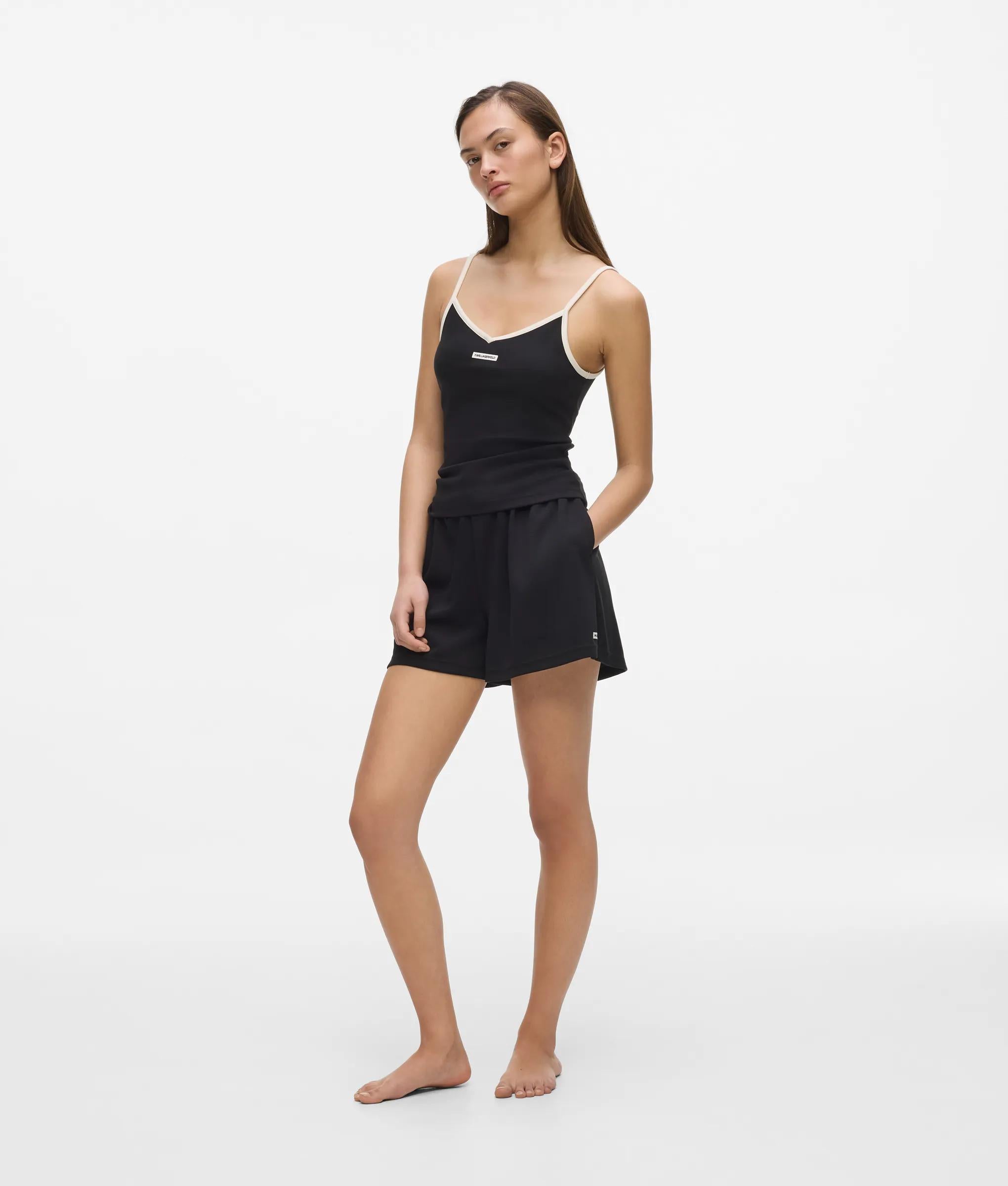 Monochroom loungewear korte broek