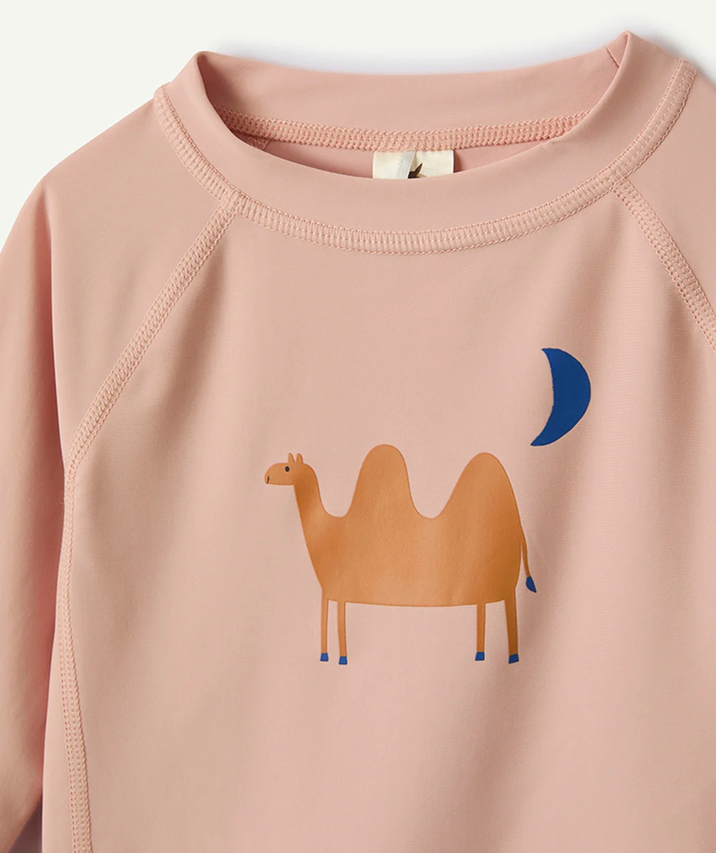 LASSIGT-SHIRT MANCHES LONGUES BÉBÉ FILLE ANTI-UV ROSE AVEC MOTIF CHAMEAU