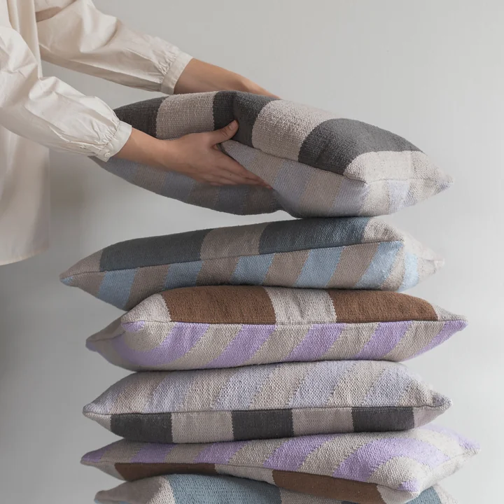 Mette Ditmer - Across Kilim Kissenbezug, 40 x 60 cm, light grey
