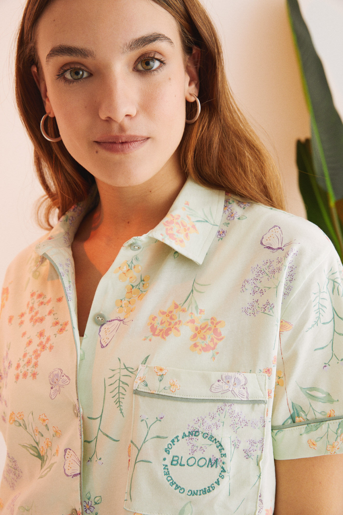 Pijama estilo camisa 100% algodão com estampa floral verde