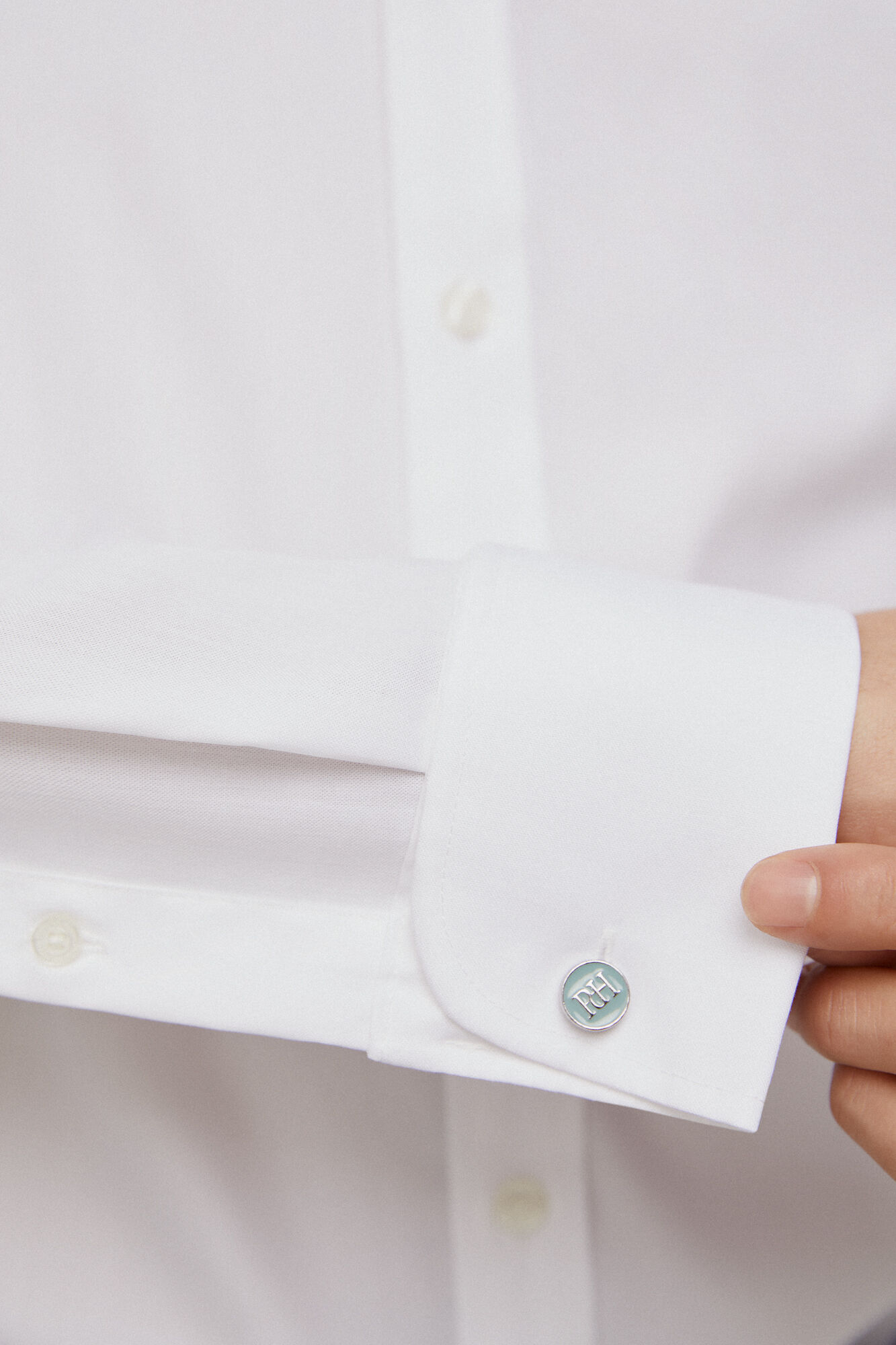 Camisa social com abotoaduras, textura lisa que não precisa passar e resistente a manchas - Branca