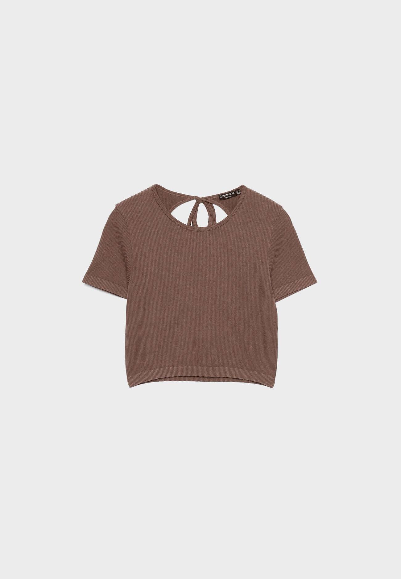 Camiseta sem costura com decote nas costas