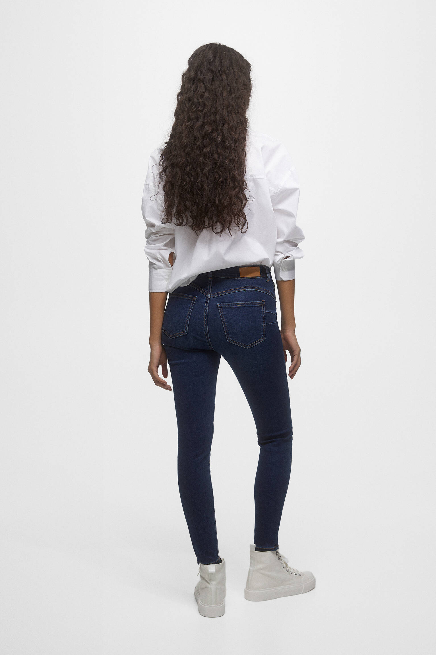 Calça jeans push-up de cintura média - azul escuro