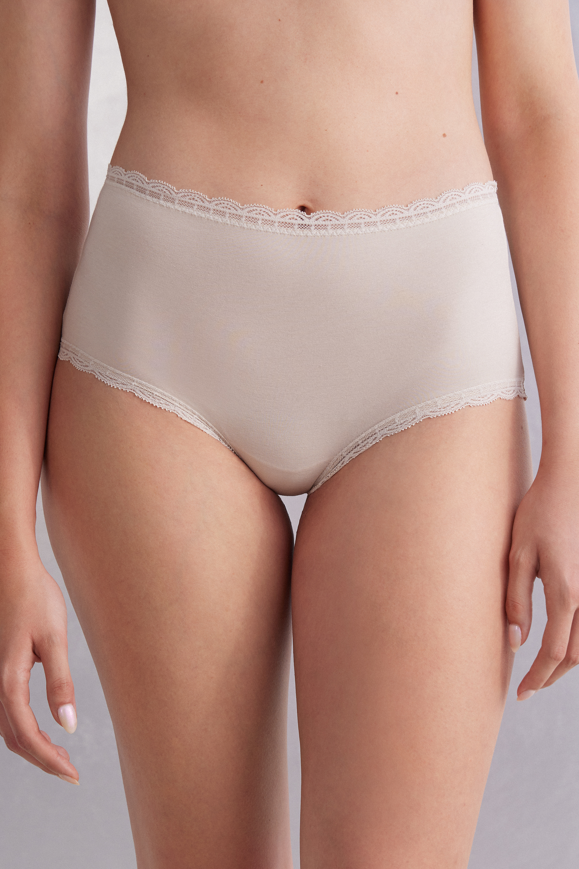 Calças culote de cintura alta em algodão e renda.