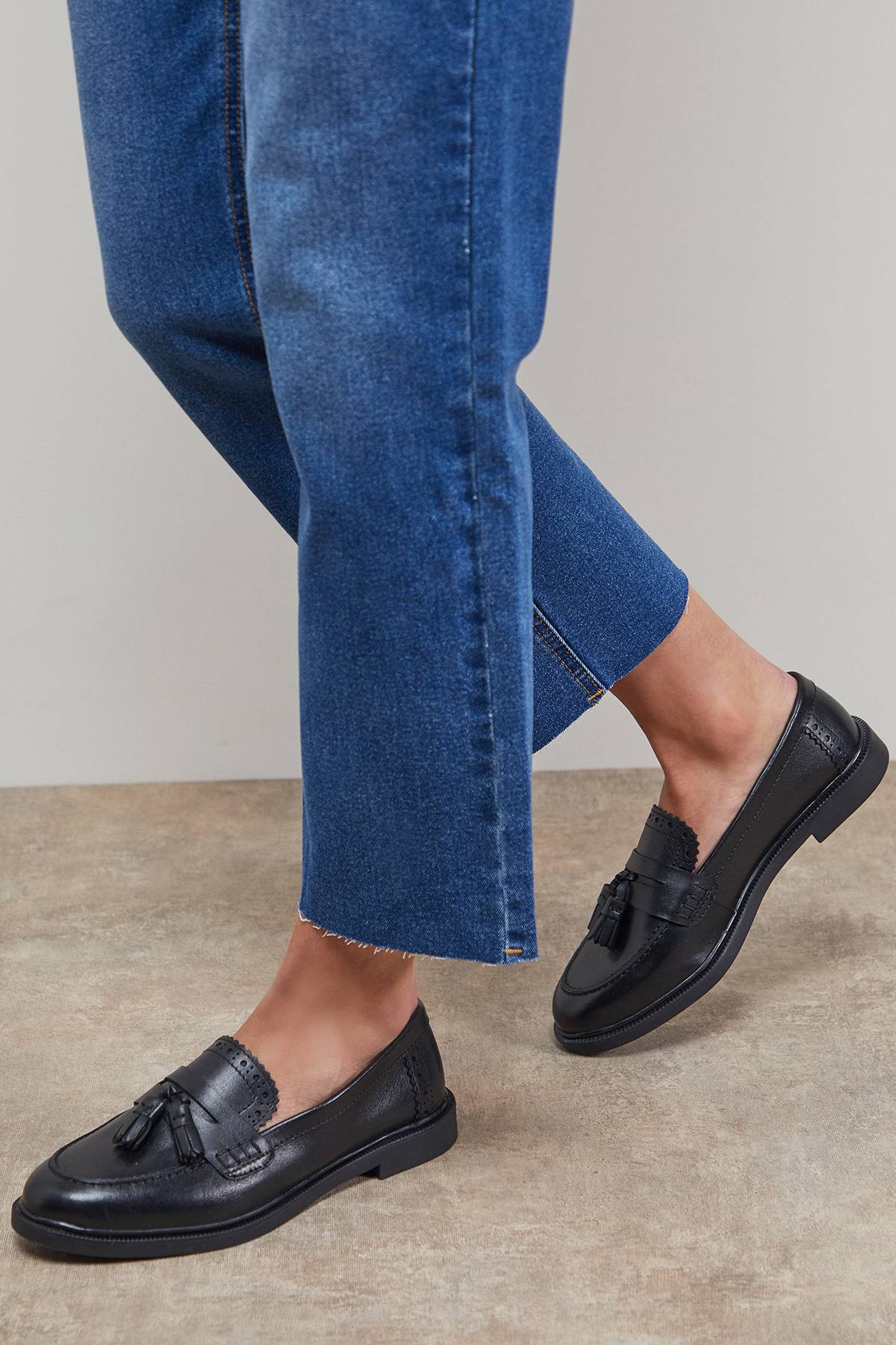 Oasis Mocassins Bunny en Cuir Véritable avec Détails Richelieu et Pompons