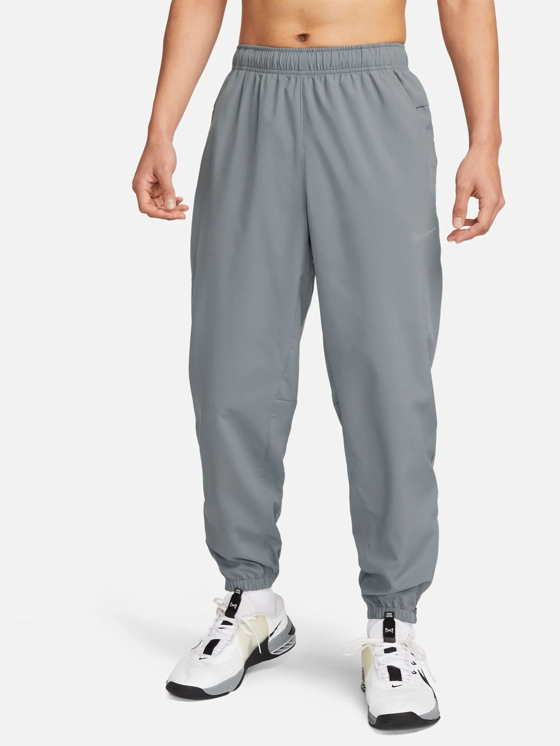 Rookgrijs - Nike Dri-FIT Form trainingsbroek met taps toelopende pijpen