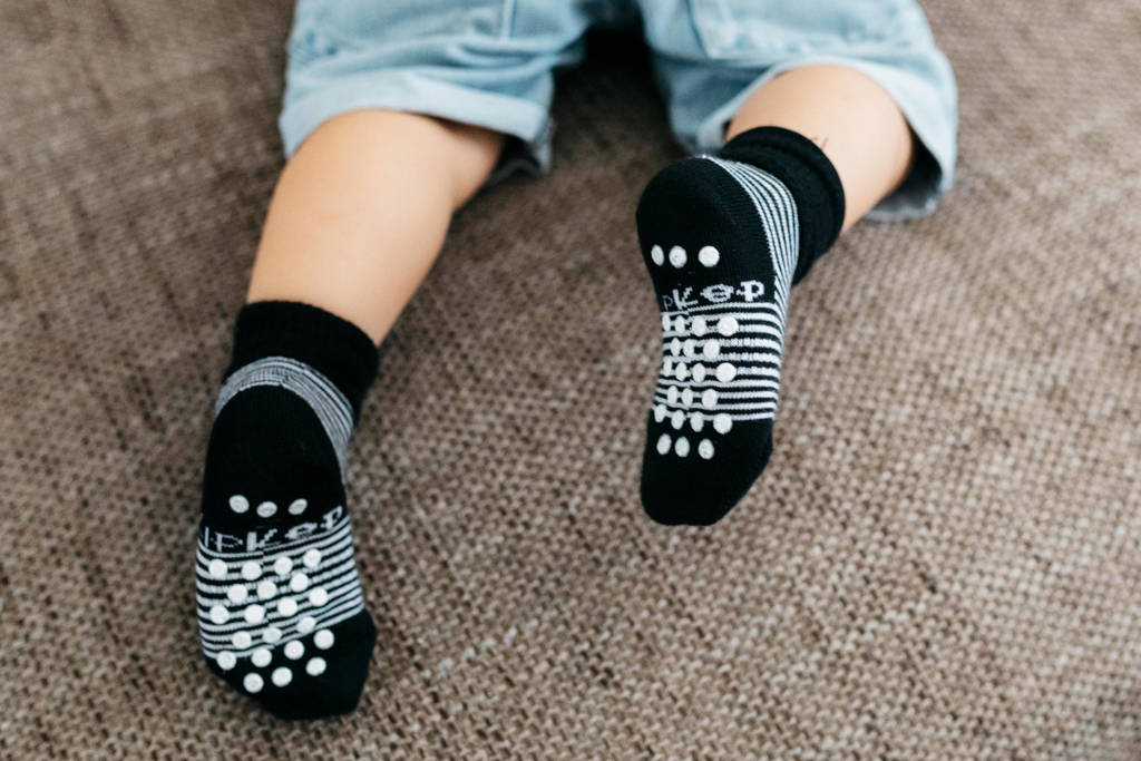 Blijf-Sokjes met anti-slip nopjes 18-24 mnd Black Stripes