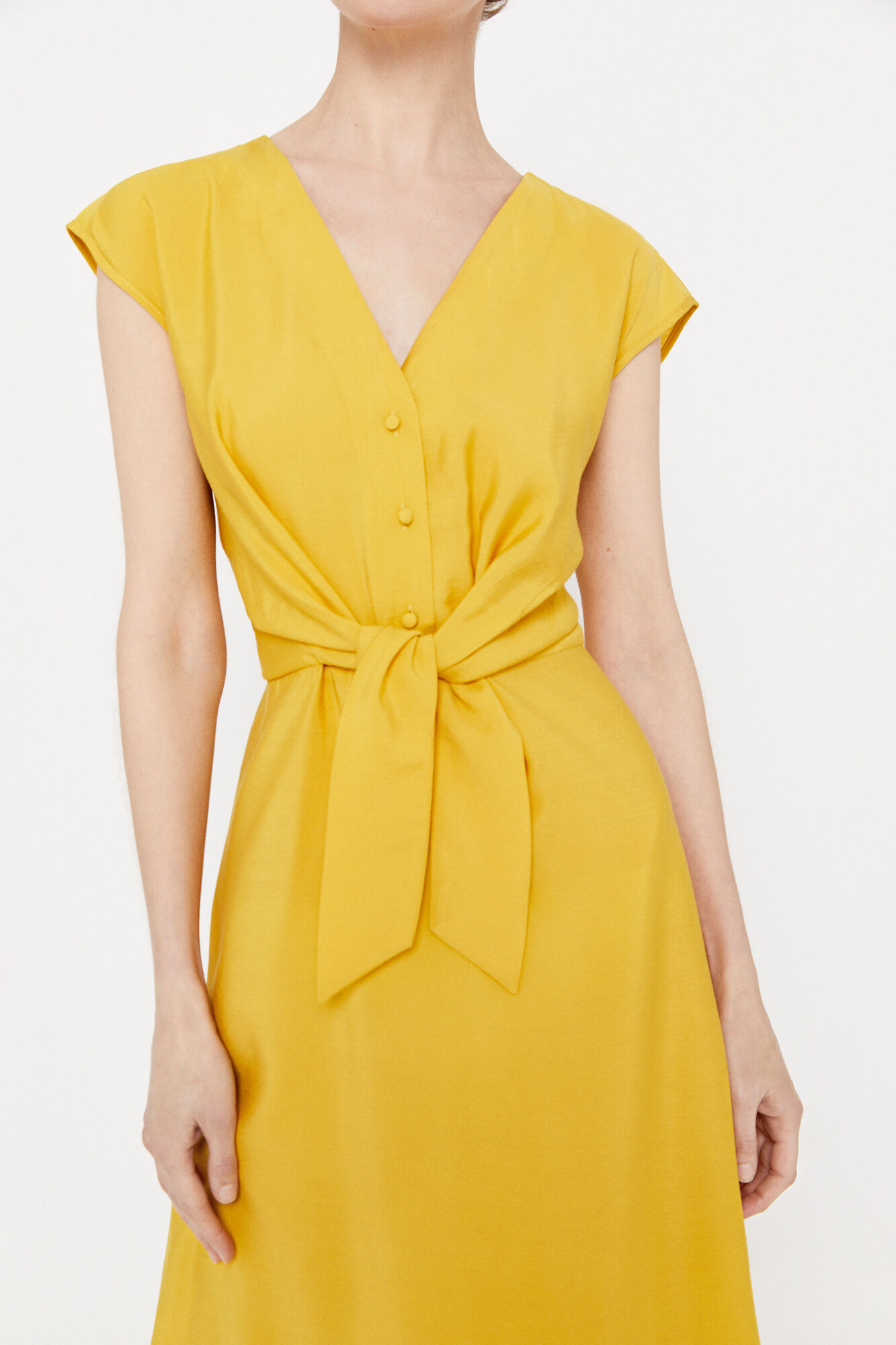 Vestido com amarração na cintura - Amarelo