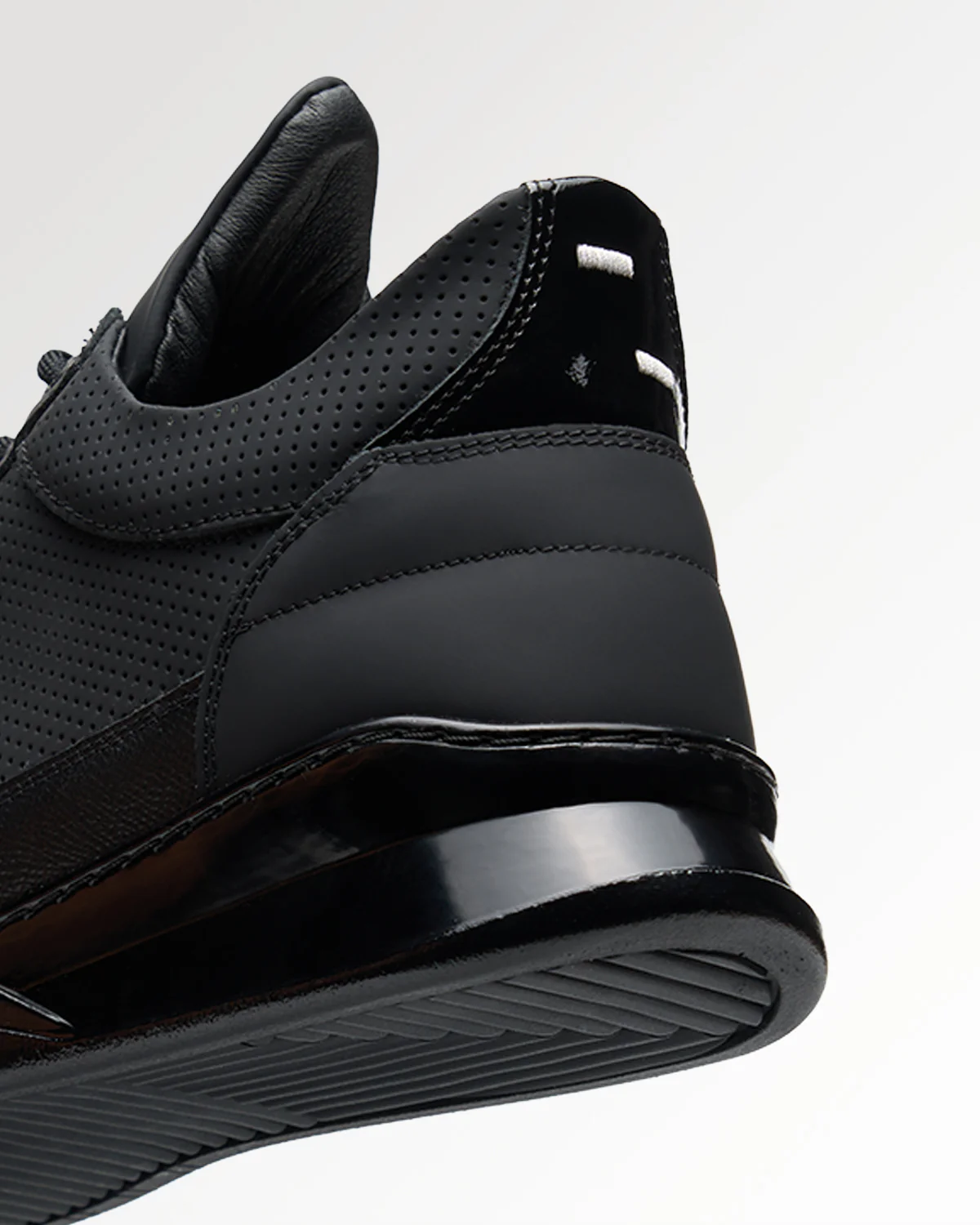 Low Top Ghost Tech Black