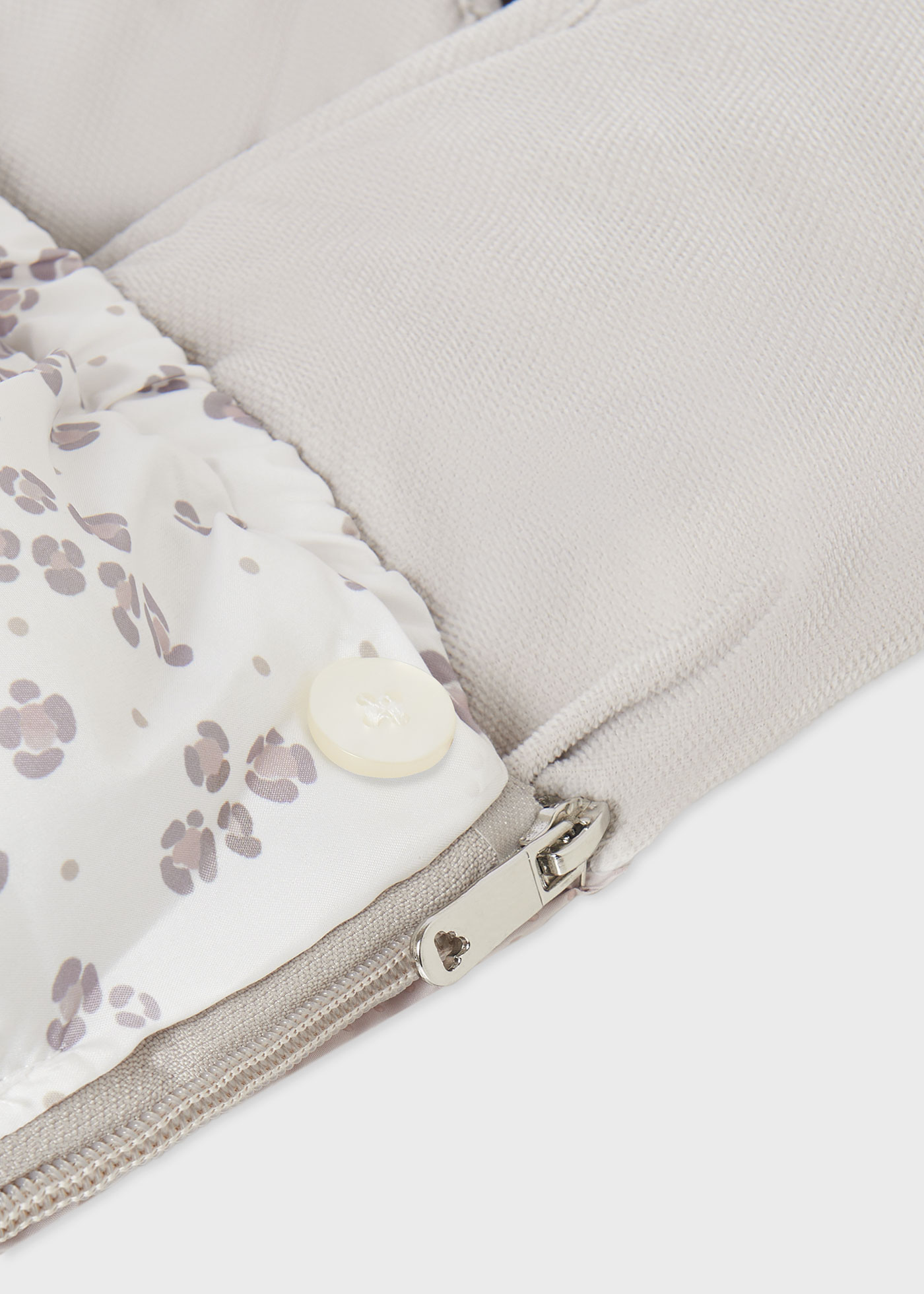 Capa impermeável estampada para cadeira de bebê