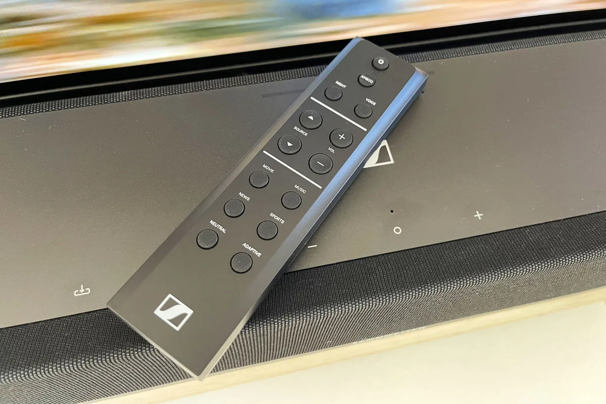 Sennheiser Ambeo SoundBar Plus   Audioquest NRG-Y2 (2 m) et Forest HDMI 48 (1,5 m) Barres de son