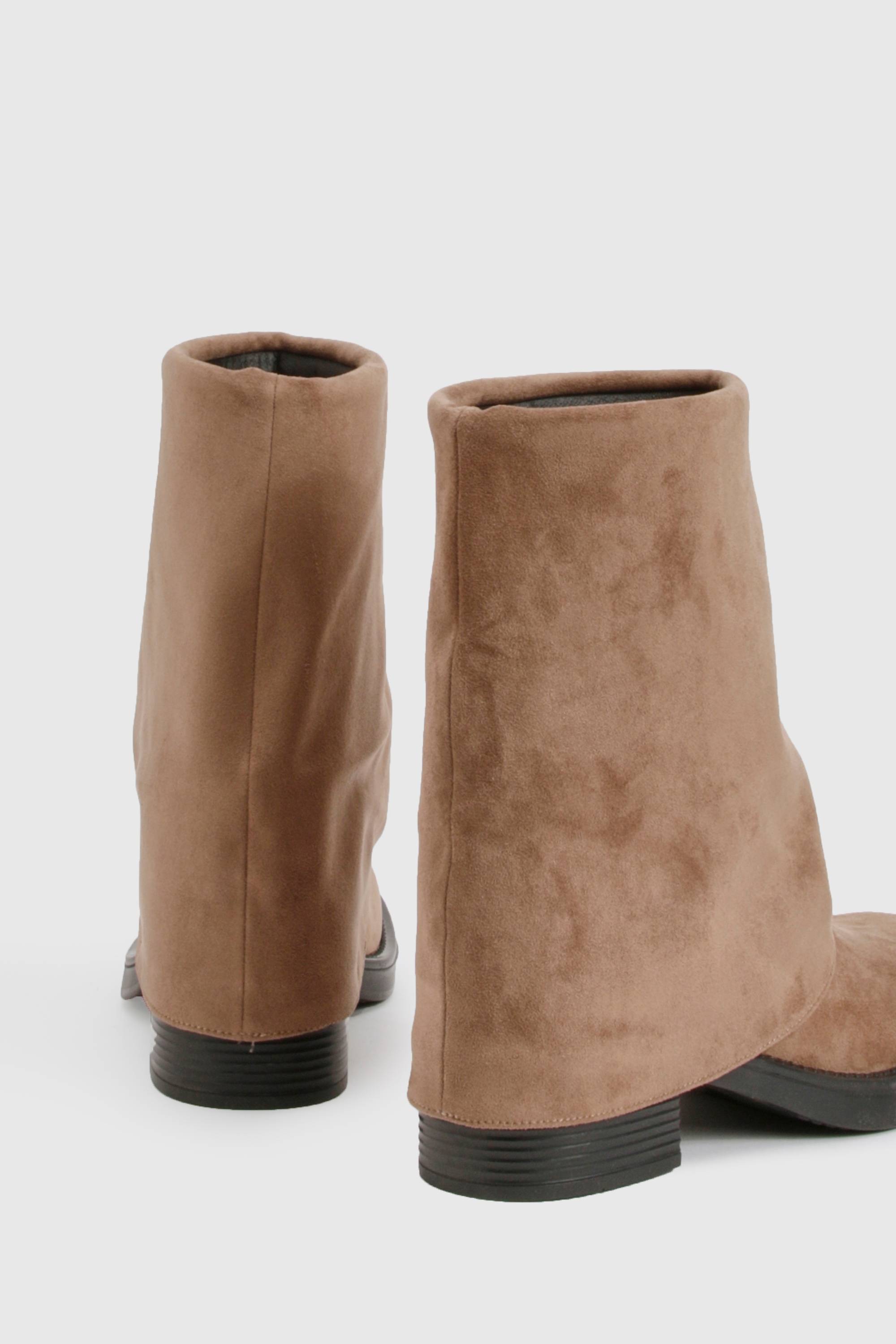boohoo Bottes rabattables à bout carré en suède synthétique