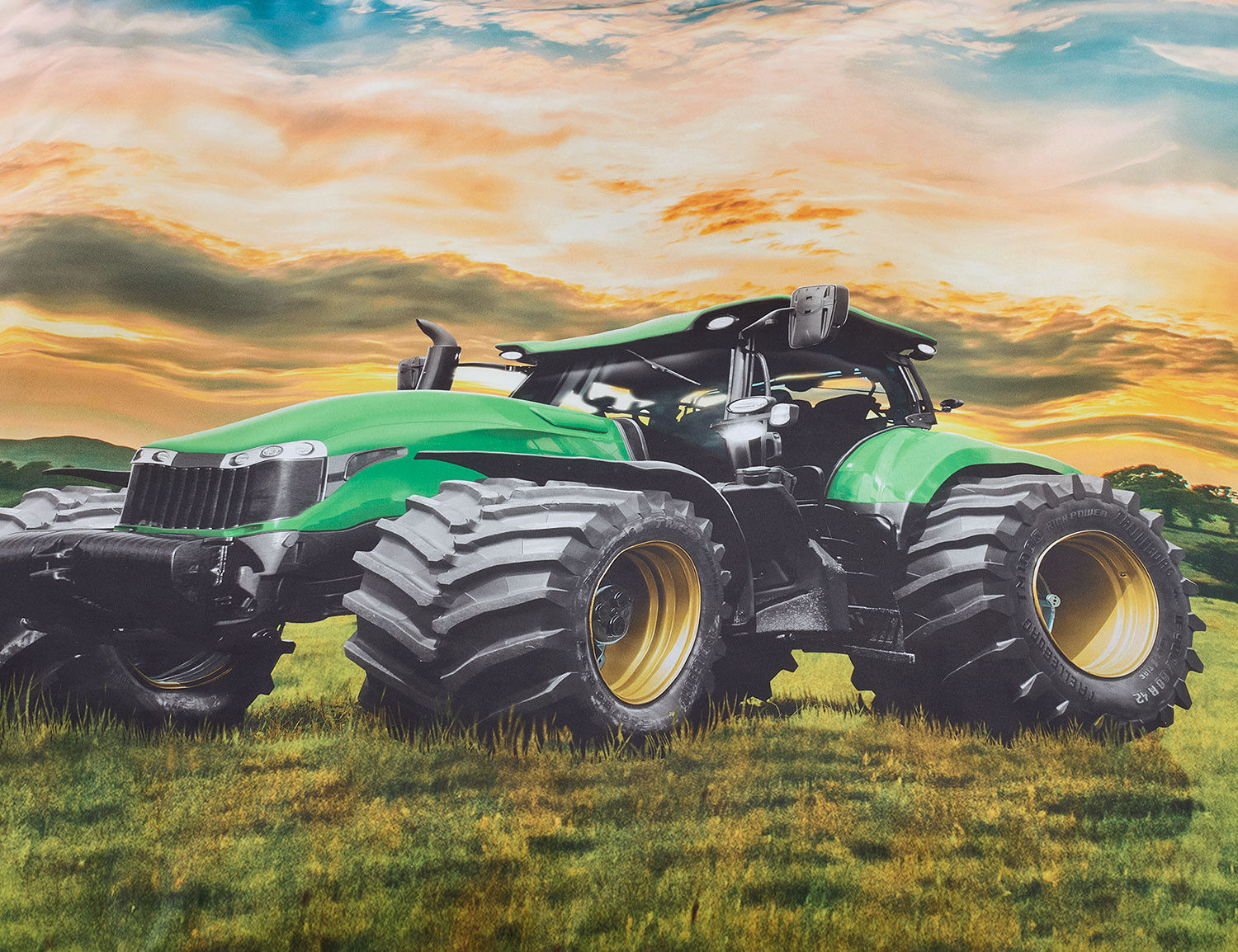 Bettwäsche mit grossem Traktor auf grüner Wiese