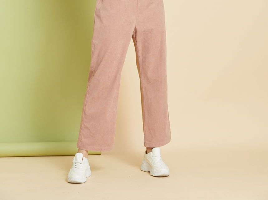 YS by YesStyle - Milieuvriendelijke corduroy broek met rechte pijpen en uitsparingen