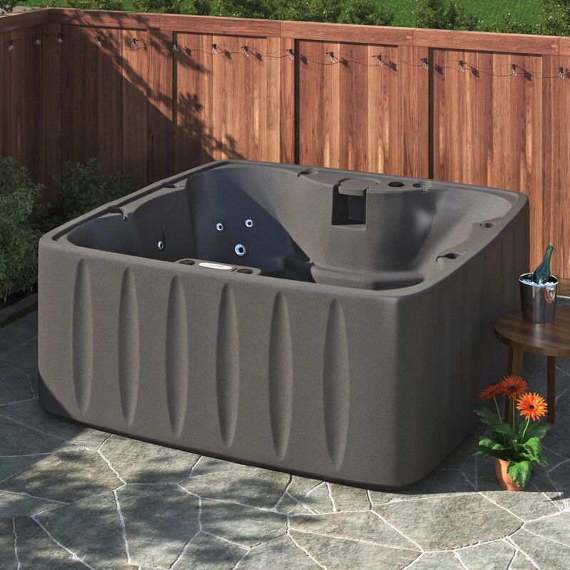 Spas Aquarest, equipados com bombas Jacuzzi®, banheira de hidromassagem quadrada para 6 pessoas com 29 jatos, sistema Plug and Play e ozonizador.