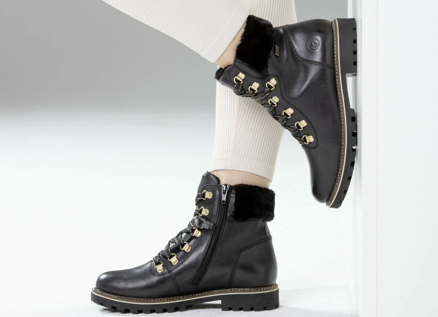 Remonte Schnür-Stiefelette mit Plüschkragen