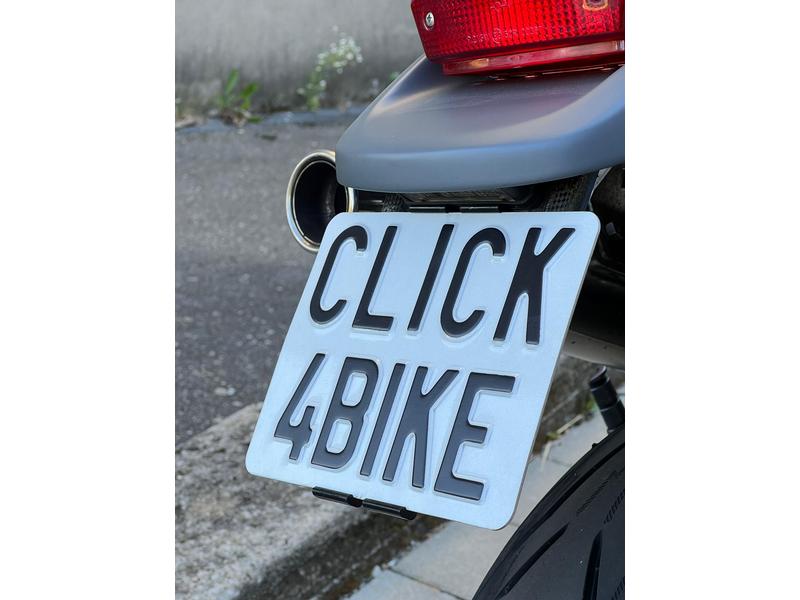 21CARS Kennzeichenhalter Klick Motorrad, Schwarz Klick-Kennzeichenhalter für Wechselschilder