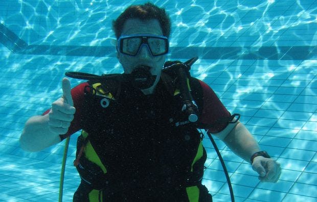 Tauchschnupperkurs im Pool in Nürnberg