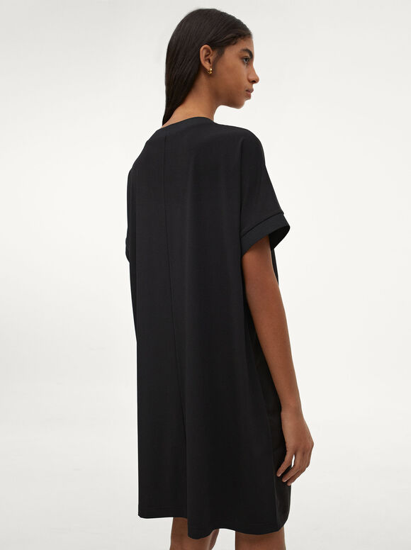 Vestido de manga curta com gola redonda - Preto