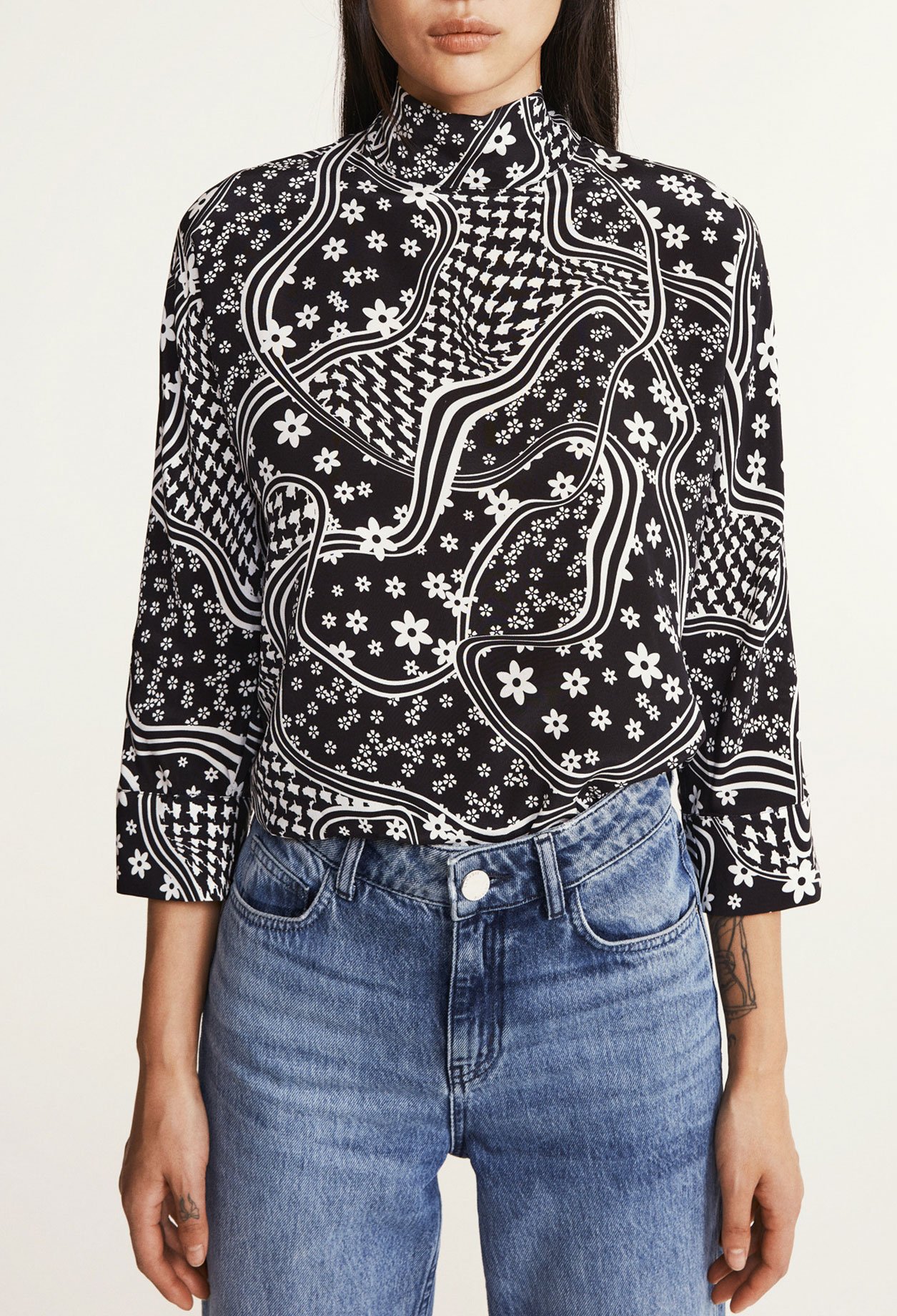 Blouse &agrave; col montant