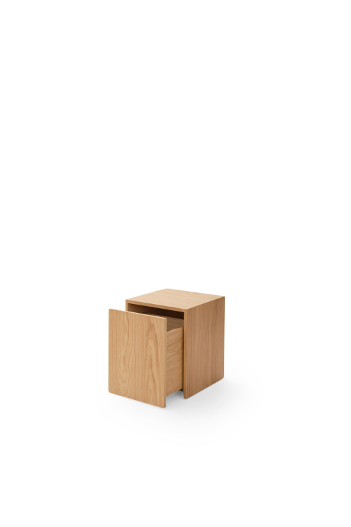 New Works Mass bijzettafel met lade walnoot