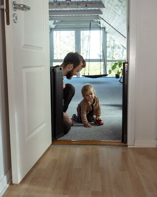 BabyDan Guard Me Skrugrind, Svart