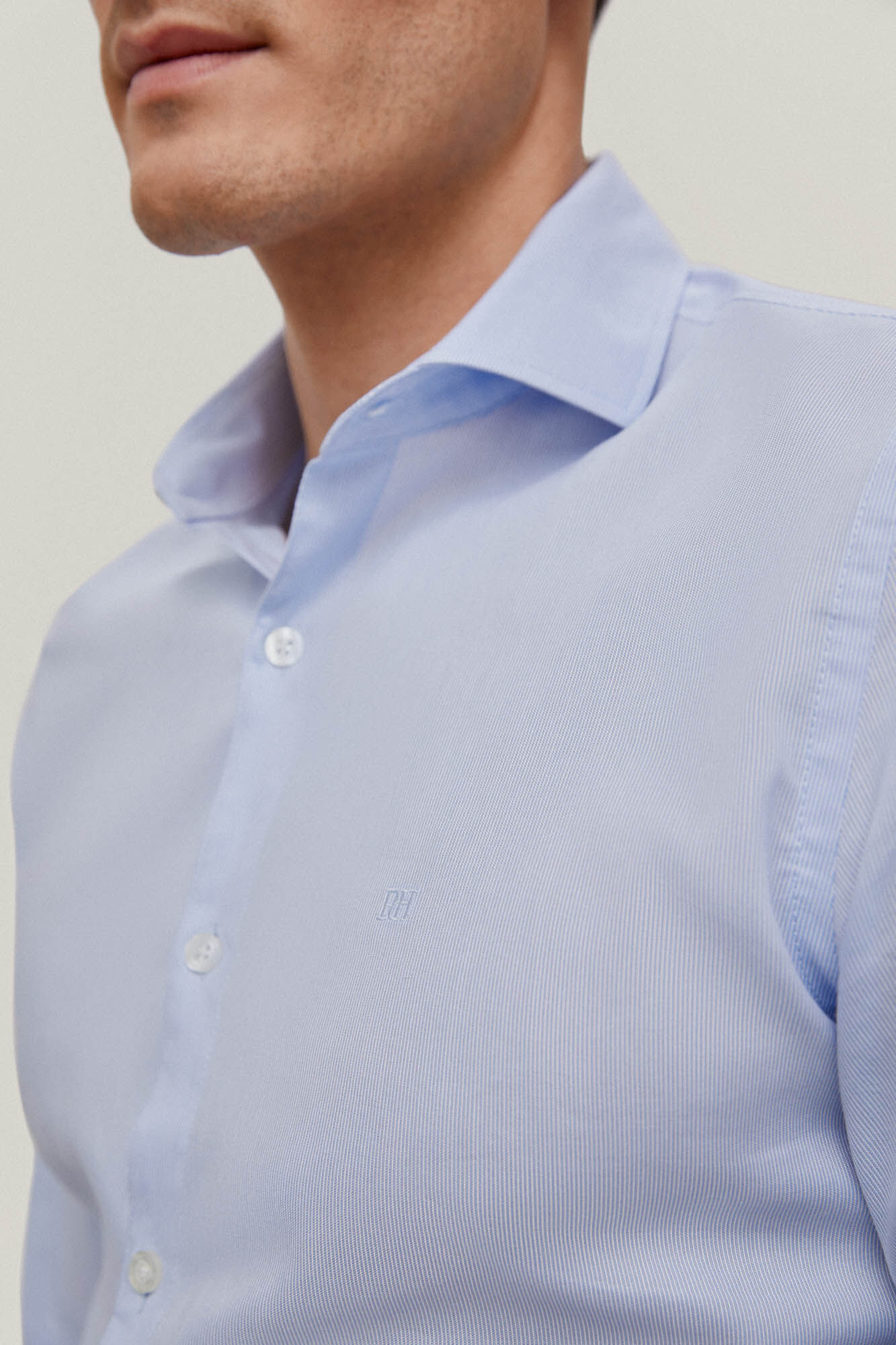 Camisa lisa de corte slim, fácil de passar e resistente a odores - Azul