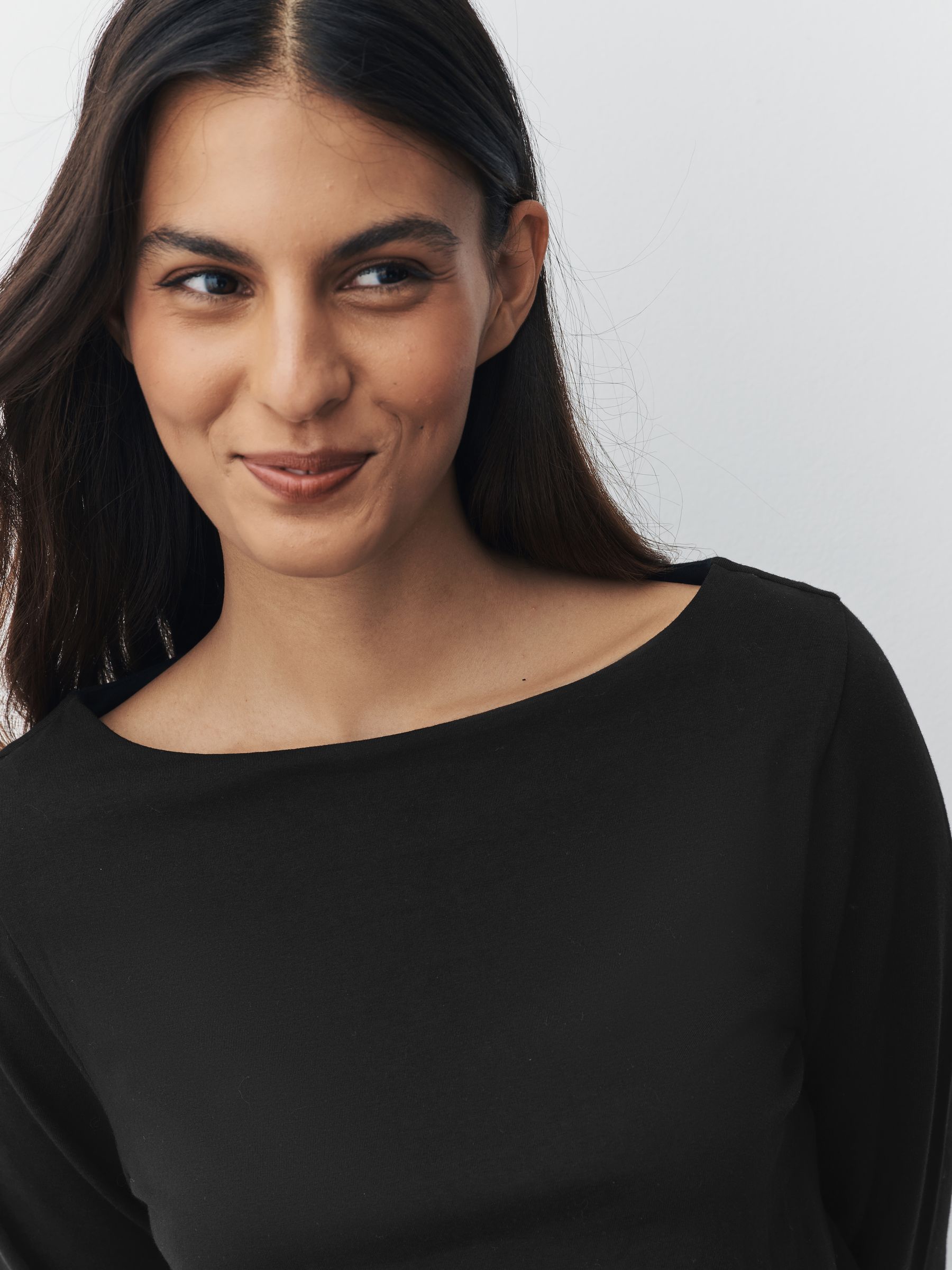 Zwart - T-shirt met boothals en lange mouwen