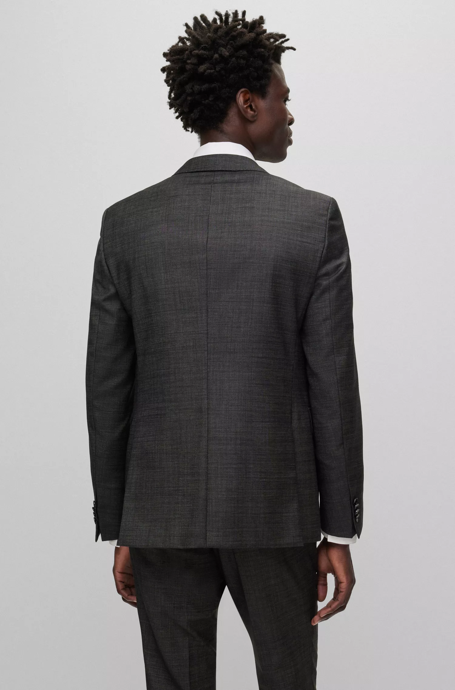 Terno BOSS preto, extra slim fit, em lã virgem com microestampa.