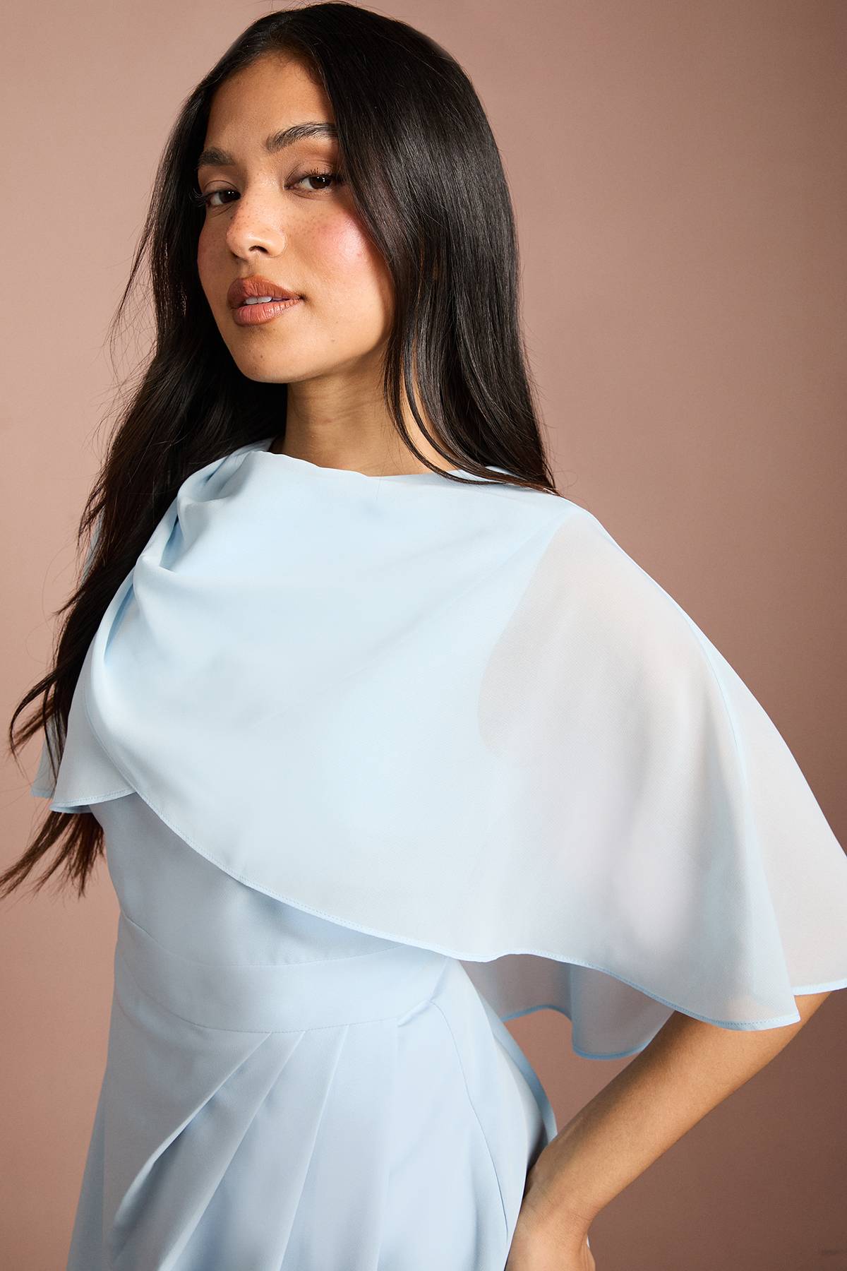 Coast Robe Crayon Petite Avec Cape En Mousseline
