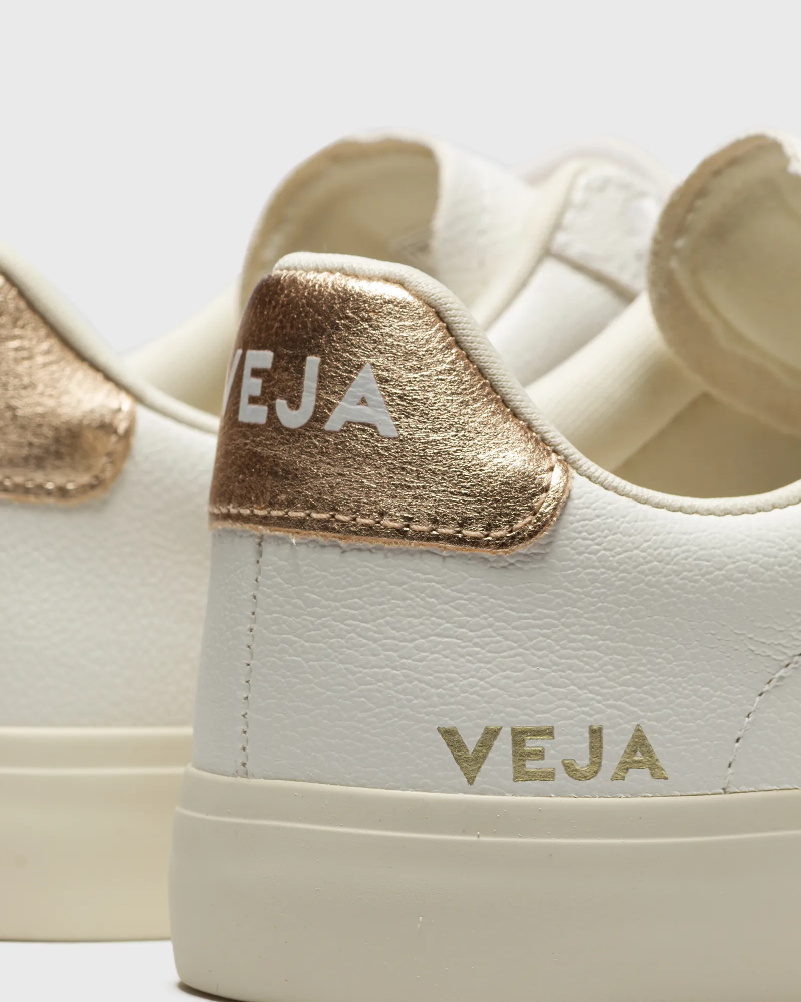 Veja WMNS RECIFE LOGO CHROMEFREE LEATHER