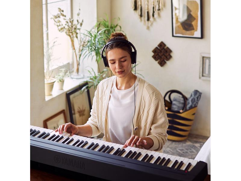 Yamaha E-Piano P-45B Schwarz Authentisches E-Piano mit natürlichem Spielgefühl