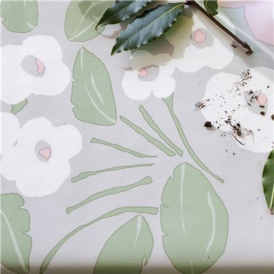 Toile cirée à fleurs blanches et roses