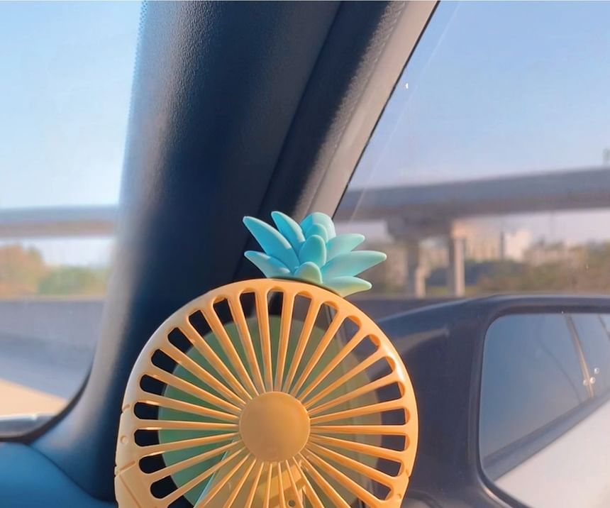 Miumi - Wortel / Ananas Plastic Hand Crank Ventilator