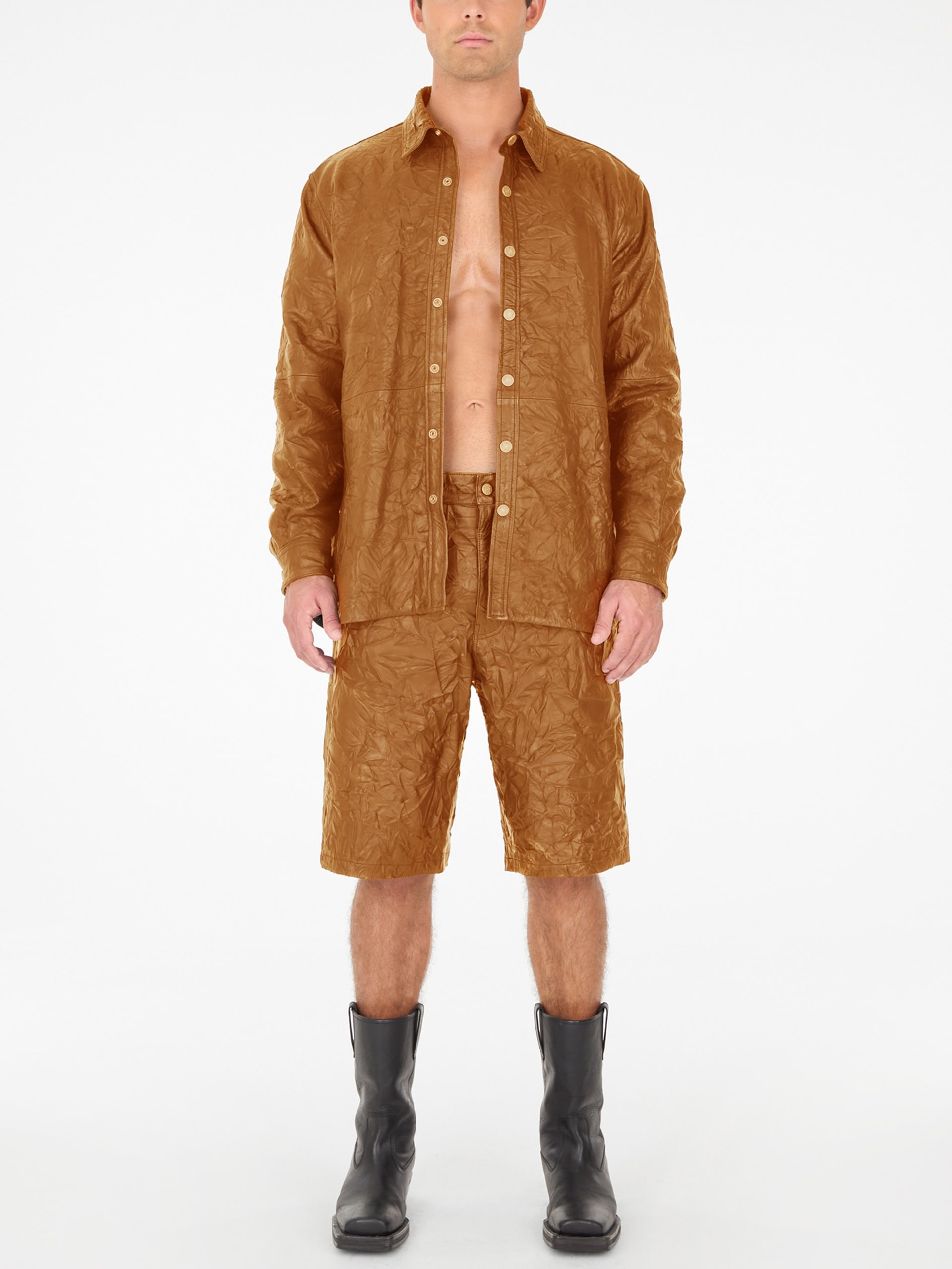 camisa de couro enrugado