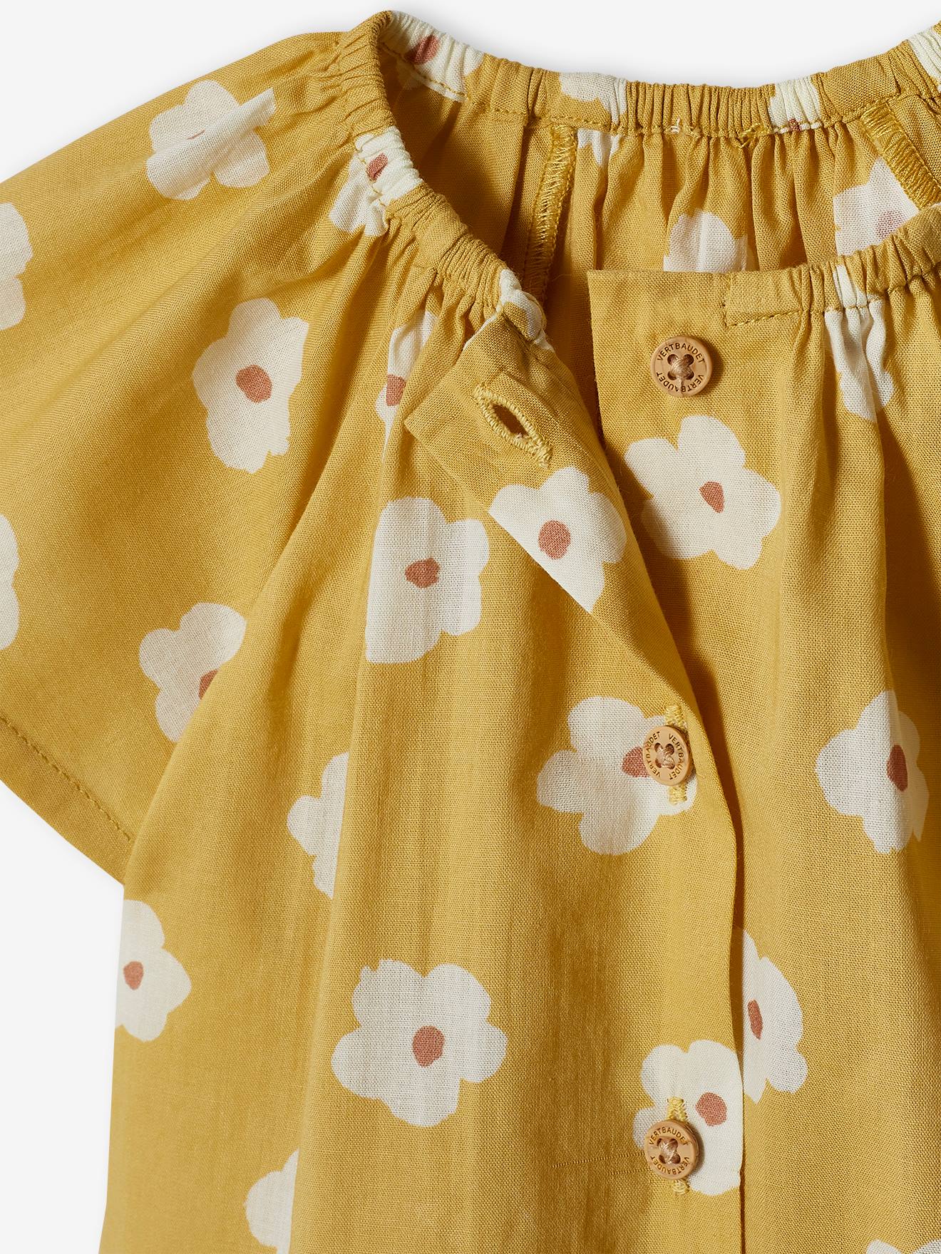 Blusa infantil amarelo-clara com mangas borboleta.