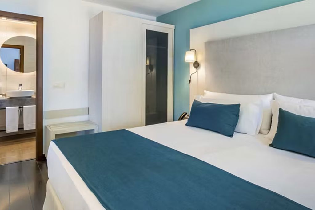 Fly & Go Occidental Pueblo Acantilado Logies en ontbijt - Hotel