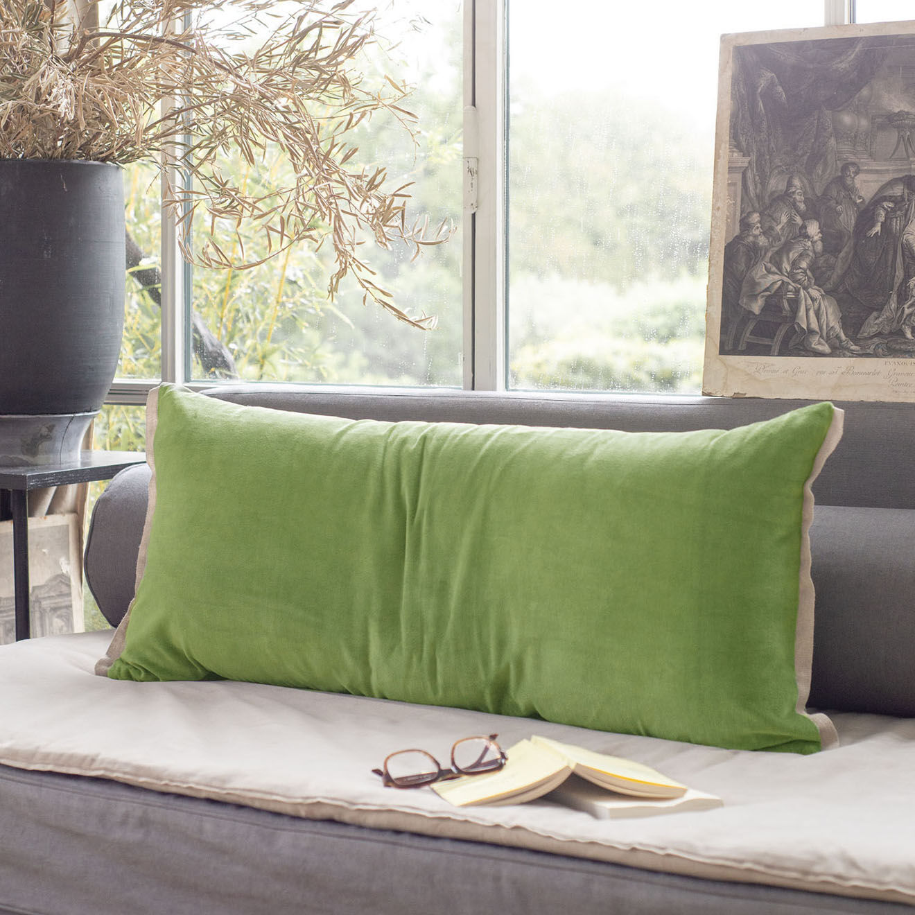 En Fil d'Indienne Housse de coussin Medicis velours avocat - 45x100 cm
