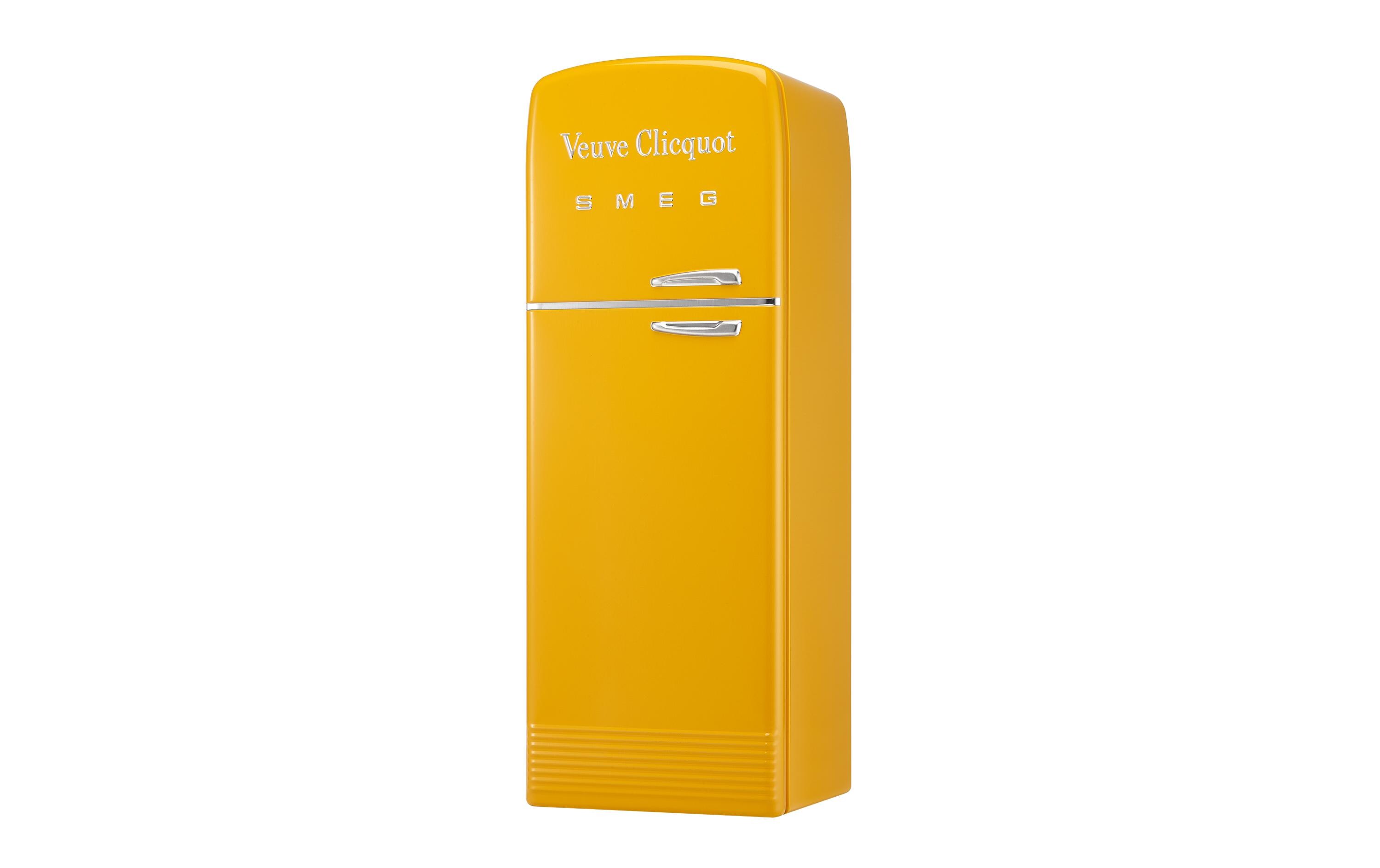 Champagner Brut Yellow Label SMEG Fridge 0.75 lPrickelnder Schaumwein im Mini SMEG Kühlschrank