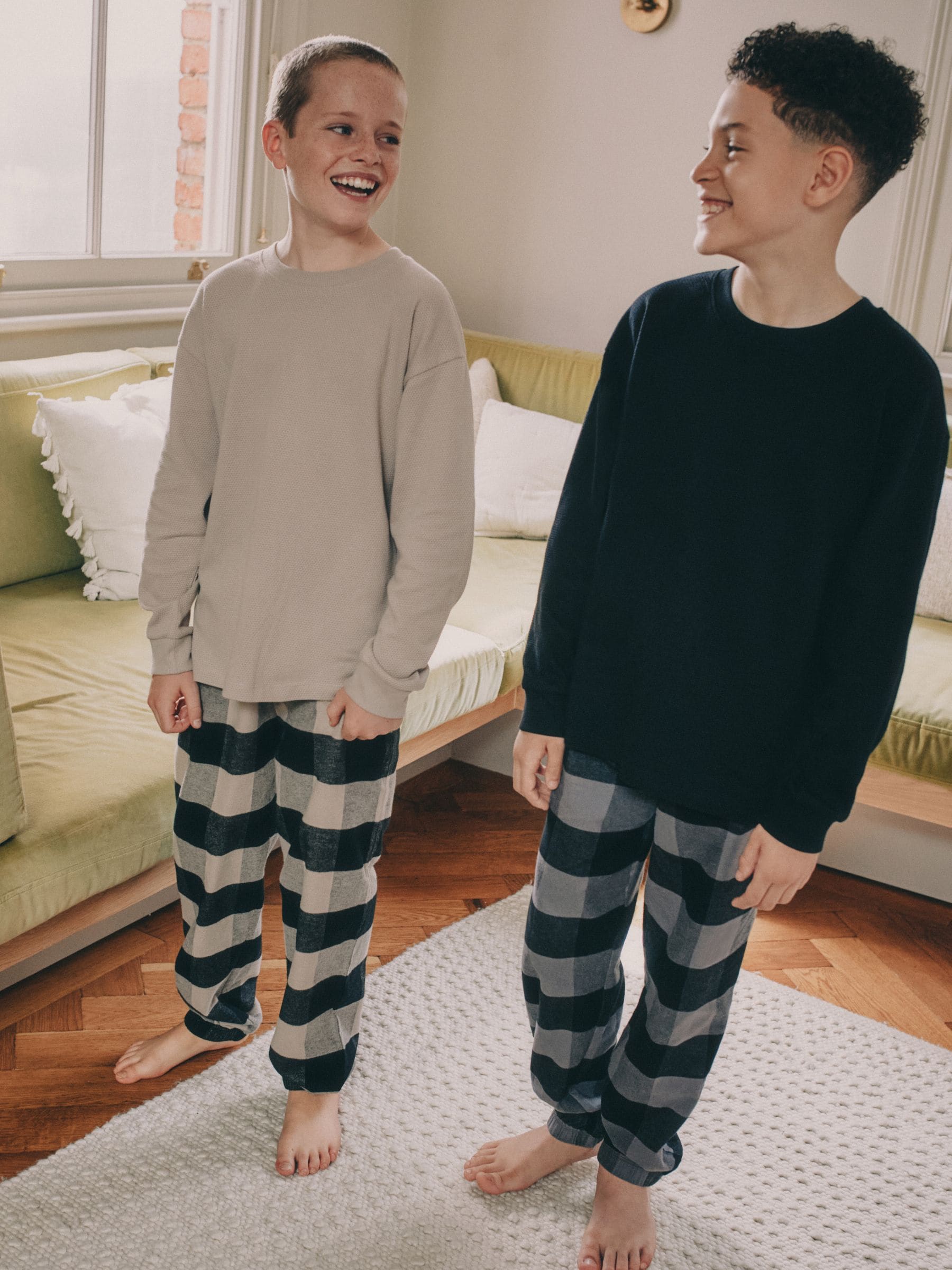 Zwart/grijs - Set van 2 geweven geruite pyjama's met lange mouwen (3-16jr)