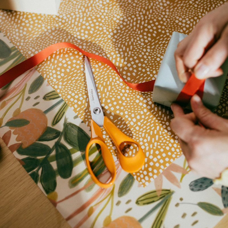 Ciseaux droitiers bouts pointus Fiskars 25 cm