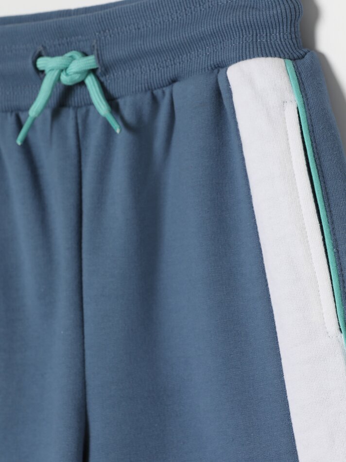 Bermuda jogger com listra lateral - Azul Acinzentado