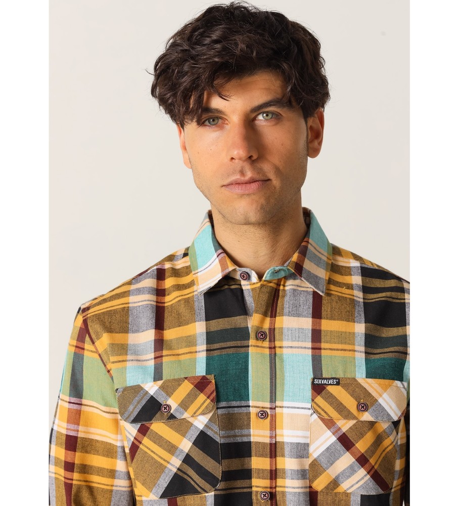 Camisa xadrez de manga comprida com bolsos da Six Valves, cor amarela.
