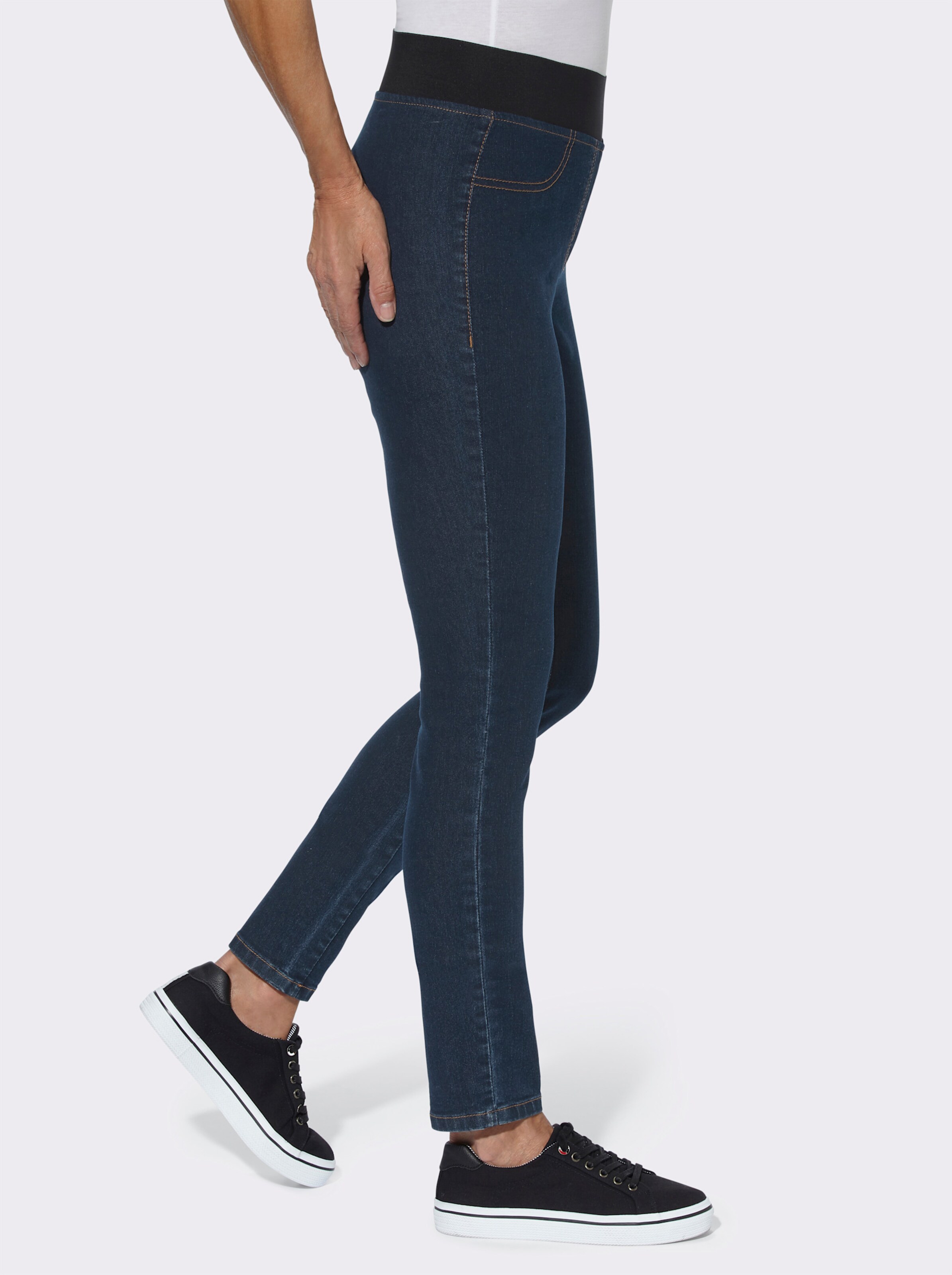 Schlupfjeans in schmaler Form