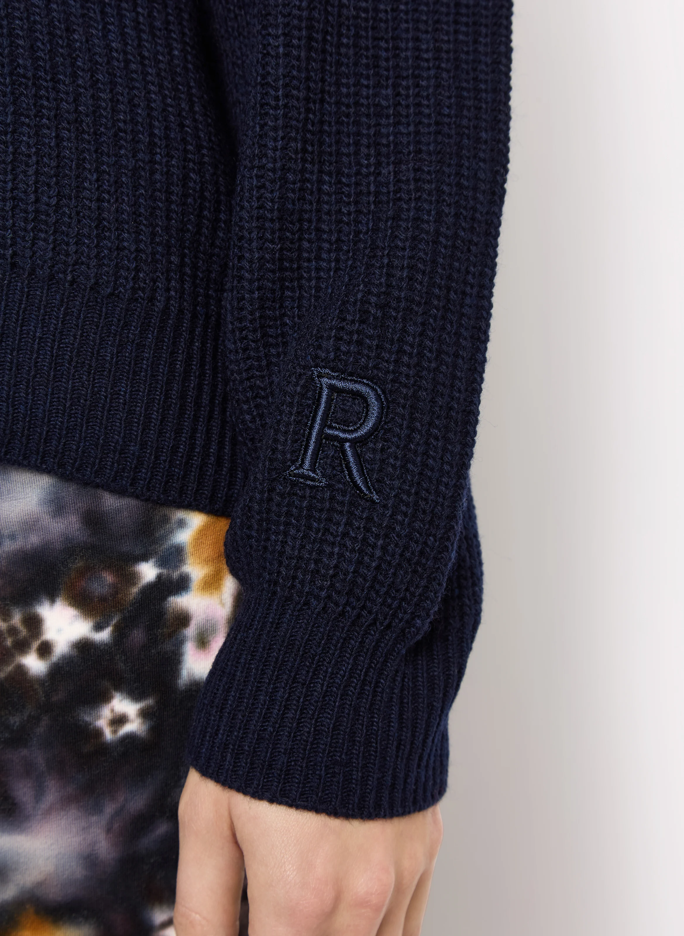 WILLIAM - Pull col v à revers avec oeillet en laine mélangé | Bleu