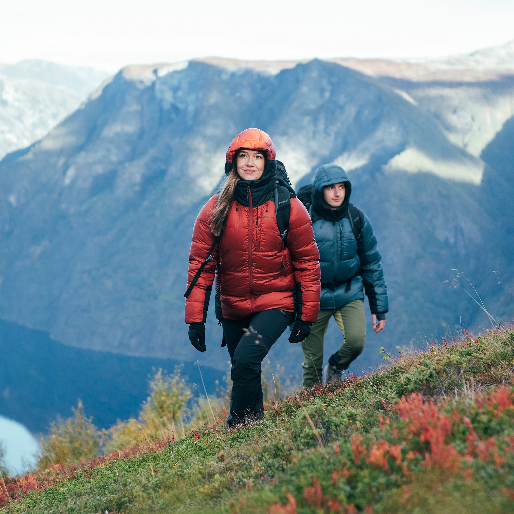 Magma Warm Down Jacket w/Hood Women Chianti Red / Black
