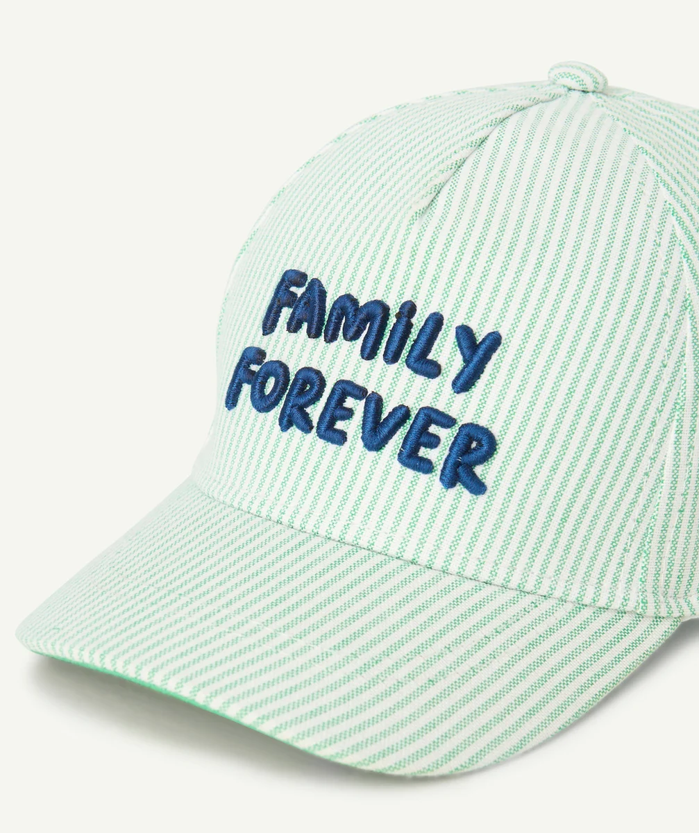 casquette bébé garçon rayé vert et blanc avec message brodé family forever