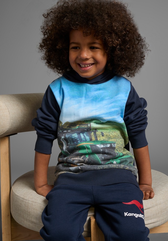 KIDSWORLD Kapuzensweatshirt »Traktor - Fotodruck«, bedrucktes Design,  aus angerauter Sweatware,  mit Rippbündchen